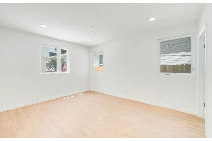 $2500 : 3bd and 2bath for rent at LA image 5