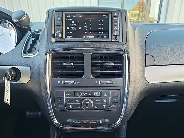 $15990 : Pre-Owned 2019 Grand Caravan image 8