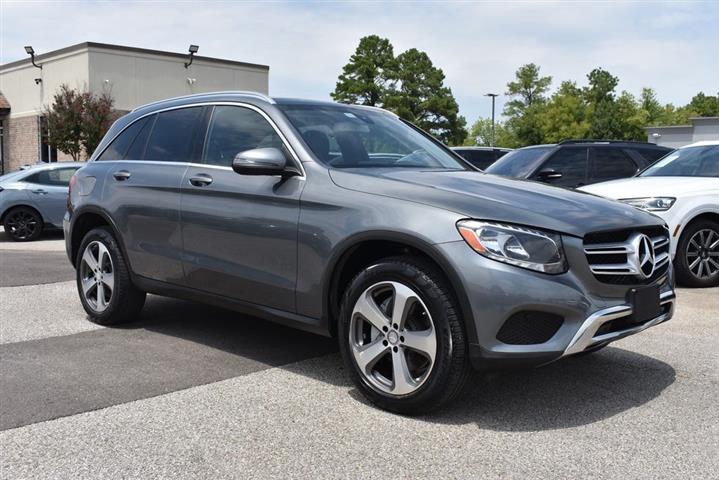 2016 Mercedes-Benz GLC 300 image 2