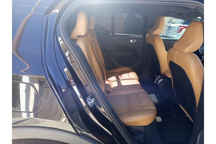 $70000 : Volvo XC40 Momentum T5, 4cilin image 5