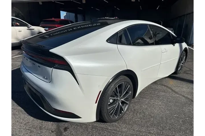 $34012 : Toyota Prius 2026 Limited 4d image 5