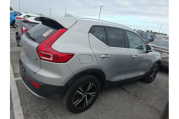 $27299 : Volvo XC40 2025 AWD B5 Core image 3