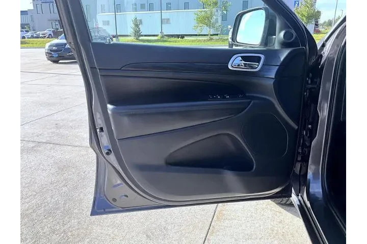 $24210 : Jeep Grand Cherokee 2020 4x4 image 10