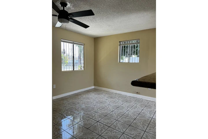 $2700 : Se Renta Casa image 3