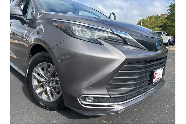 $40000 : Gold Certified2024 Sienna XLE image 7