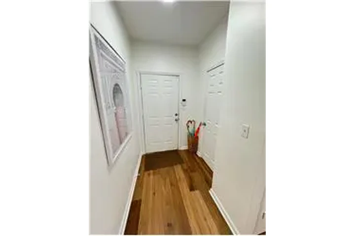 $2000 : Rental property with 2 bedro image 3