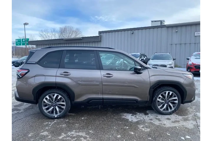 $42092 : 2025 Forester Touring image 10