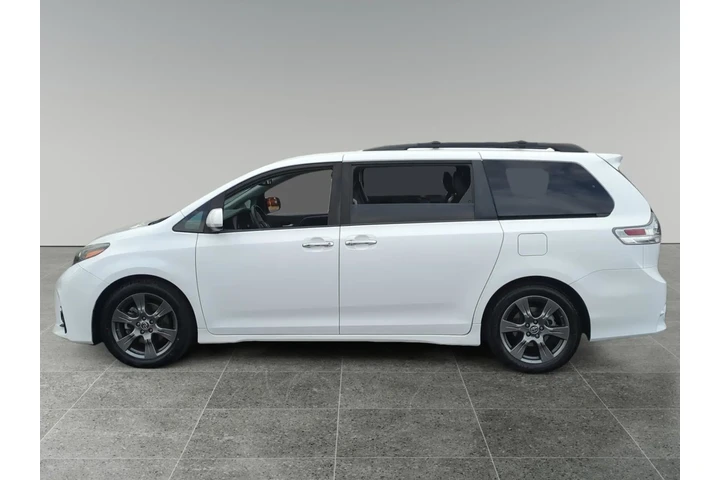 $28488 : Toyota Sienna 2020 SE 8-Pass image 2