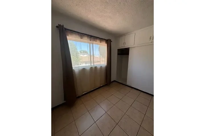 $2300 : HUNTINGTON PARK RENTO APTO. image 4