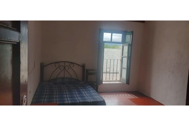 $2500 : Se renta cuarto céntrico image 4