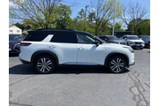 $38444 : Nissan Pathfinder 2024 AWD P thumbnail