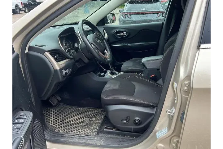 Jeep Cherokee 2015 4x4 Latit image 5