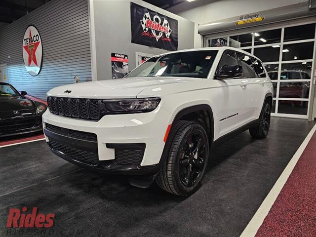 $38900 : 2023 Grand Cherokee L Altitud image 1