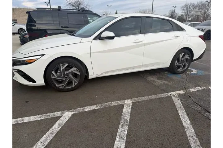 $25566 : Hyundai ELANTRA 2025 Limited image 1