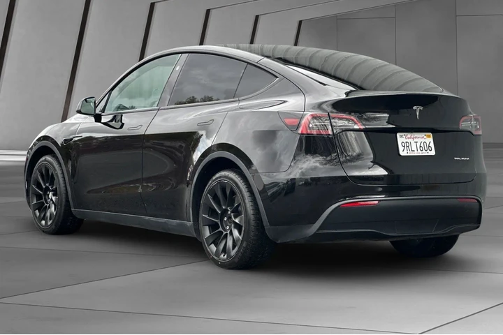 $38000 : Tesla Model Y 2025 AWD Long image 10