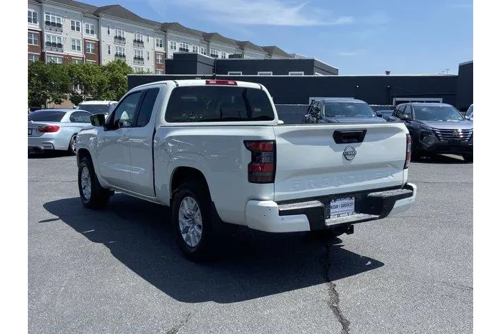 Nissan Frontier 2023 4x4 SV image 6