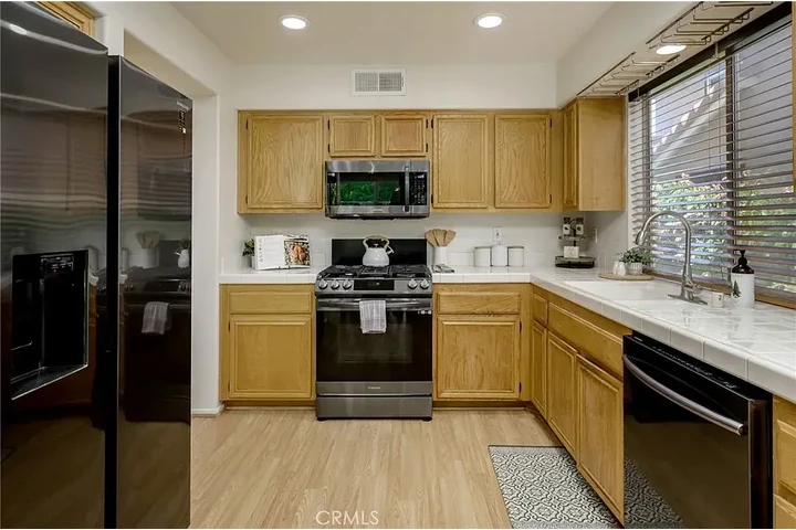 $2100 : 8314 E Quiet Canyon Ct, Anahei image 5