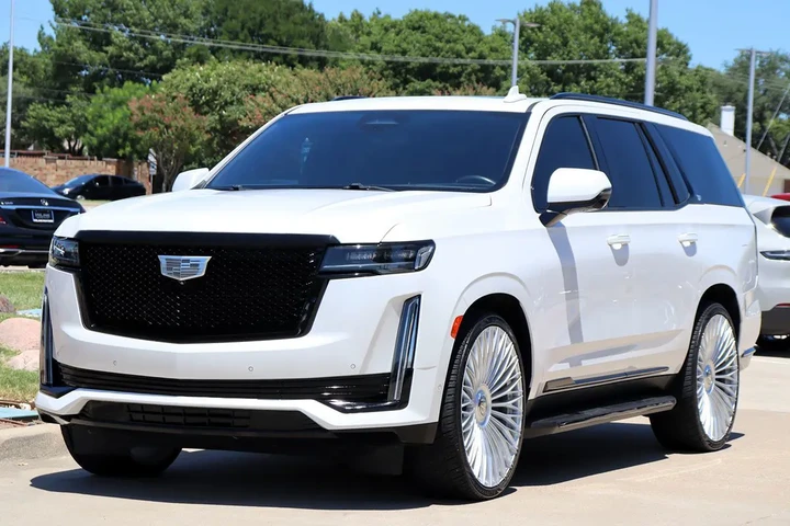 $66710 : 2021 Escalade Sport image 5