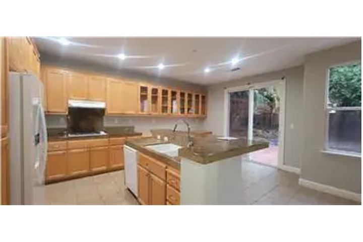 $3800 : Rental property with 5 bedro image 4