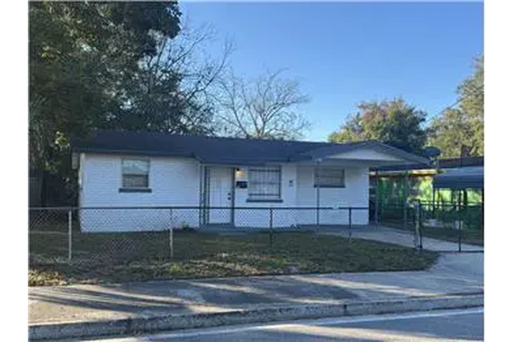 $650 : Rental property with 1 bedro image 1