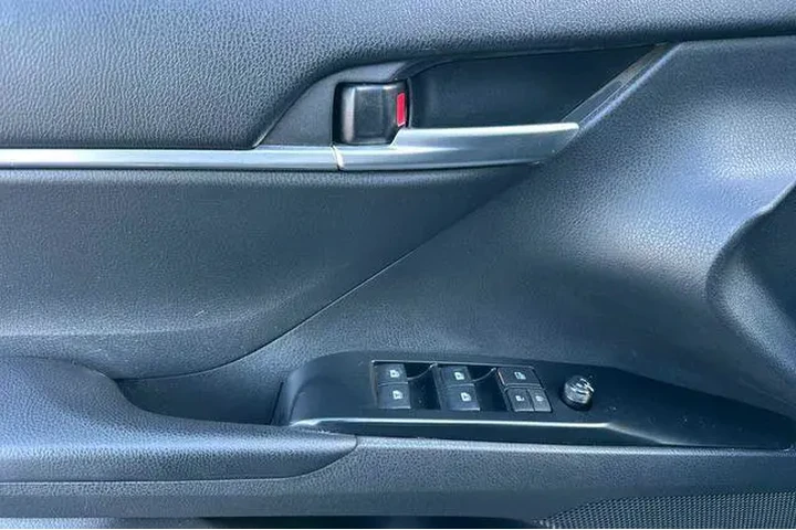 $16519 : Toyota Camry Hybrid 2018 LE image 9