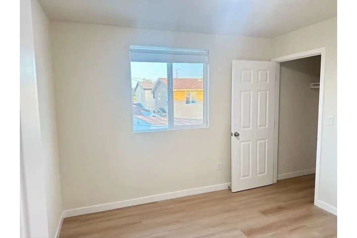 $2650 : 631 E 83rd St 90001 image 10