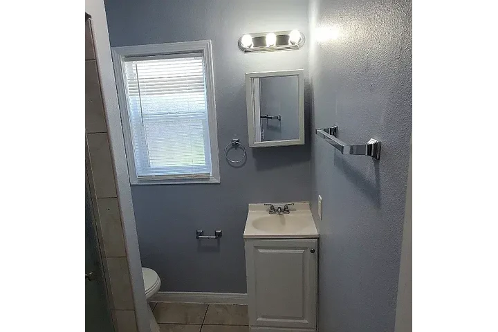 $1155 : Hot 1bd 1ba @ Huntington image 6