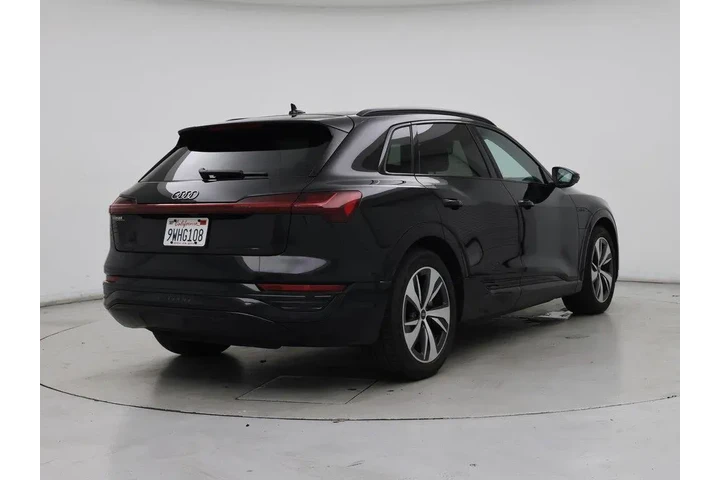 $36998 : Audi Q8 e-tron 2024 AWD quat image 8