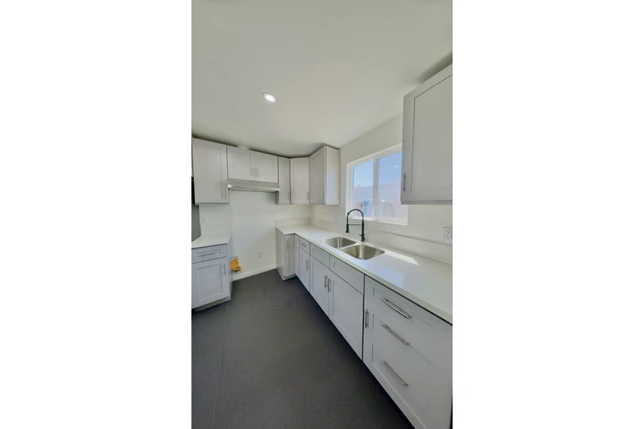 $2000 : CASA 1 HABITACION SOUTH GATE!! image 1