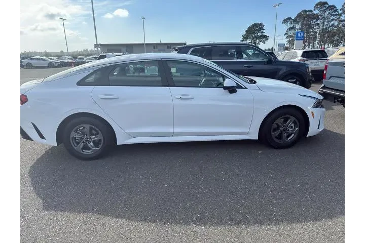 $18995 : Kia K5 2023 LXS 4dr Sedan image 5