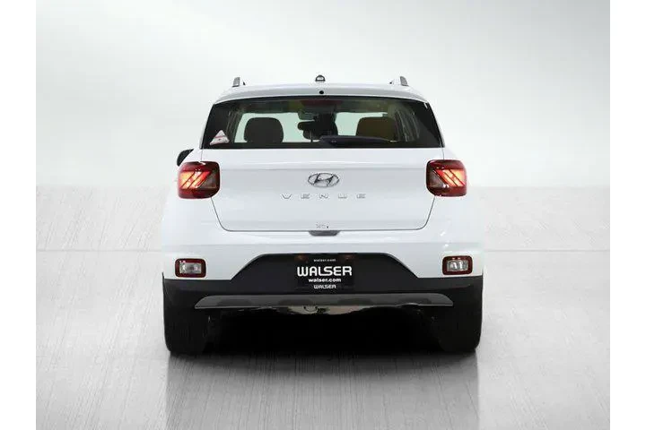 $23499 : Hyundai VENUE 2026 SEL 4dr C image 4