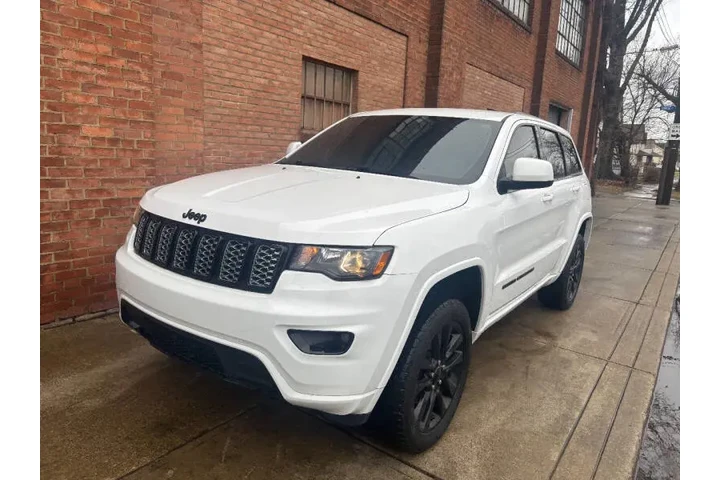 $19000 : 2018 Grand Cherokee Altitude image 1