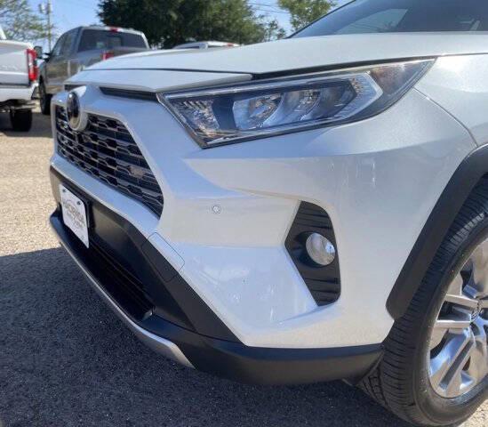 $27988 : 2019 RAV4 Limited image 8