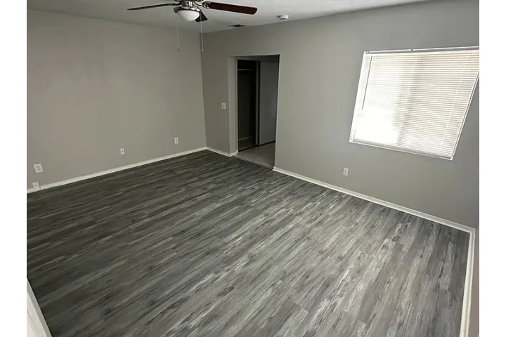 $1030 : 10104 Dorothy Ave, image 1