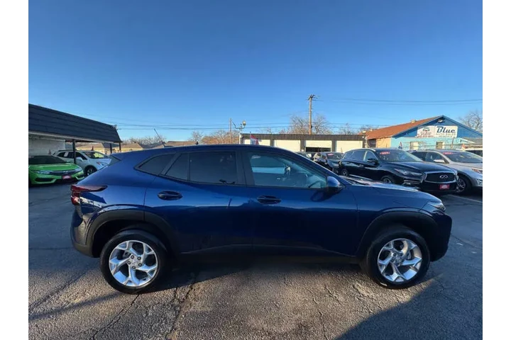 $19495 : 2024 Trax LS image 8