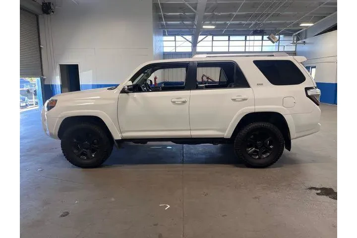 $31992 : Toyota 4Runner 2018 4x4 SR5 image 6