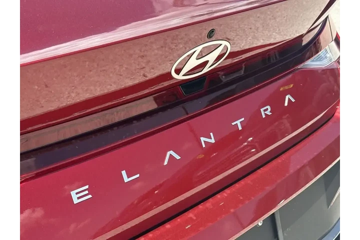 $23940 : Hyundai ELANTRA 2025 SE 4dr image 9