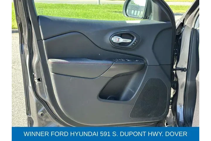 $12891 : Jeep Cherokee 2019 4x4 Trail image 10