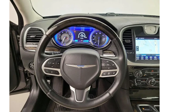 $19998 : Chrysler 300 2018 Limited 4d image 10