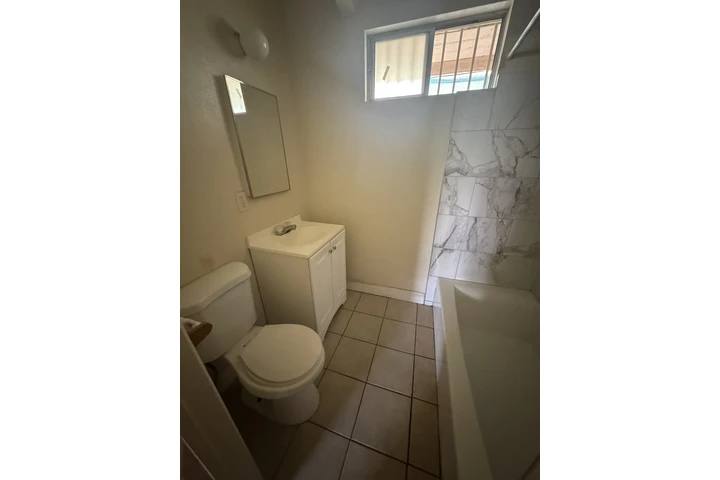 $1300 : Apt 1 rec 1 baño image 6