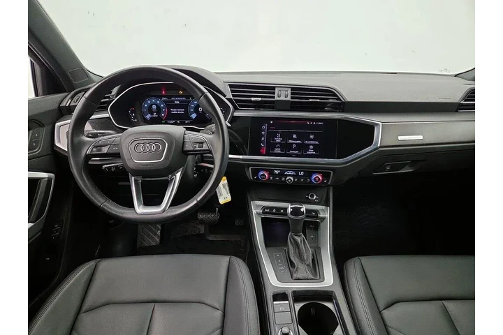 $28998 : Audi Q3 2022 AWD quattro S l image 9
