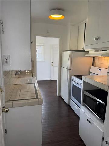 $1100 : APARTMENT FOR RENT IN GLENDALE image 3