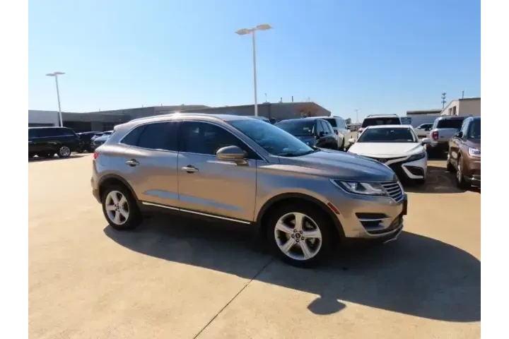 $17911 : Lincoln MKC 2018 Premiere 4d image 6