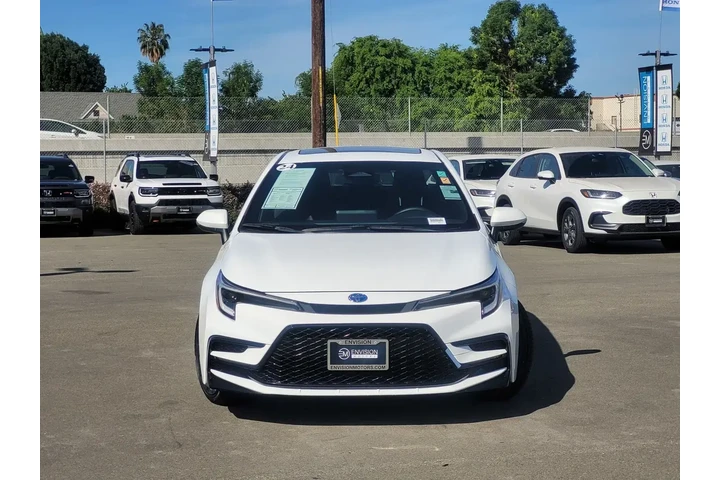 $27868 : Toyota Corolla Hybrid 2024 S image 2