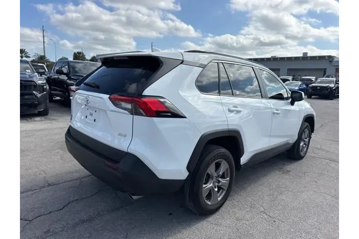 $27988 : Toyota RAV4 2025 XLE 4dr SUV image 3