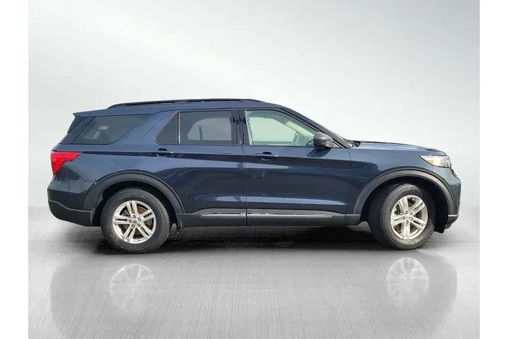 $30556 : Ford Explorer 2023 XLT 4dr S image 3