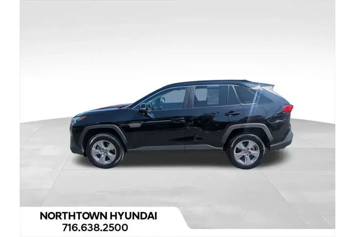 $35140 : Toyota RAV4 2025 AWD XLE 4dr image 1