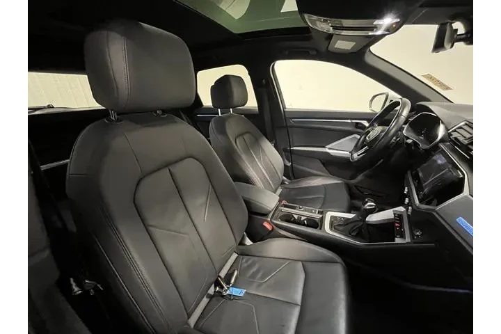 $28749 : Audi Q3 2022 AWD quattro S l image 9