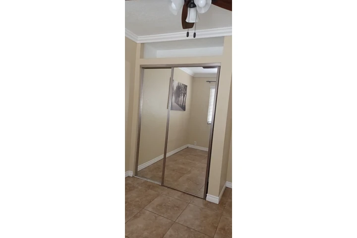 $800 : Cuarto de renta image 2