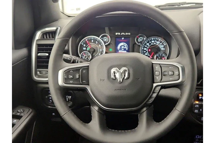 $37998 : Ram 1500 2025 4x4 Big Horn 4 image 2